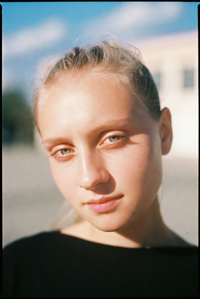 Portrait of a smiling teen girl.